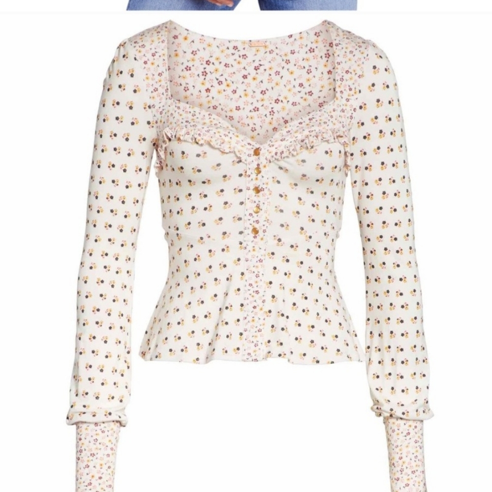 Free people kissing Kate